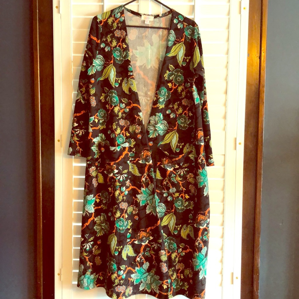 Long cardigan.